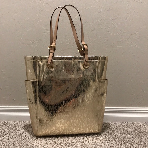 Michael Kors Handbags - NWT!!! Michael Kors Jet set Pale Gold Tote bag!